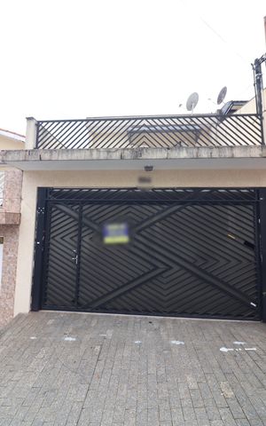 Casa à venda com 180m², 3 quartos e 2 vagasFachada