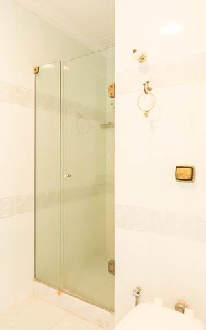 Casa à venda com 346m², 4 quartos e 1 vagaBanheiro Suíte