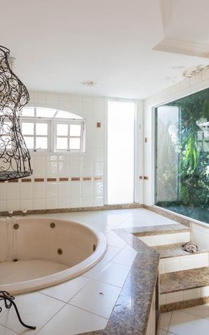 Casa à venda com 346m², 4 quartos e 1 vagaBanheiro Suíte