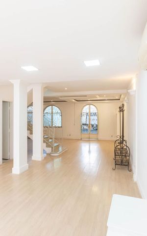 Casa à venda com 346m², 4 quartos e 1 vagaSala