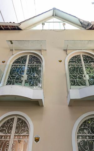 Casa à venda com 346m², 4 quartos e 1 vagaFachada