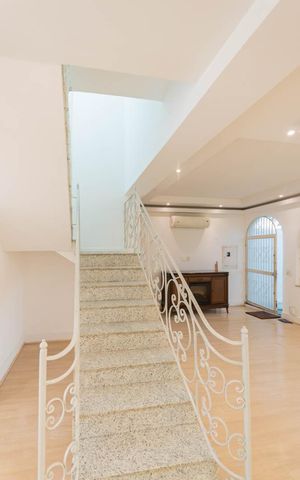 Casa à venda com 346m², 4 quartos e 1 vagaSala