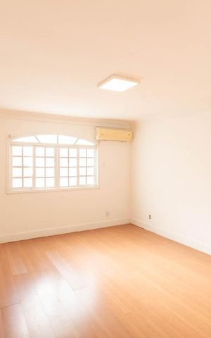 Casa à venda com 346m², 4 quartos e 1 vagaSuíte