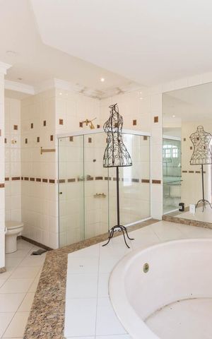Casa à venda com 346m², 4 quartos e 1 vagaBanheiro Suíte