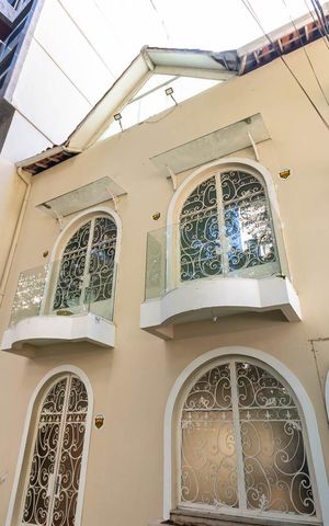 Casa à venda com 346m², 4 quartos e 1 vagaFachada