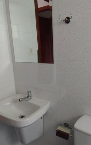Casa à venda com 107m², 3 quartos e 2 vagas Casa à venda com 107m², 3 quartos e 2 vagasBanheiro