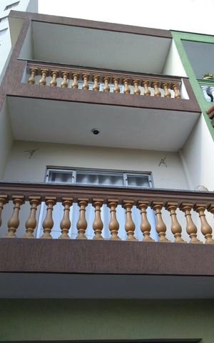 Casa à venda com 107m², 3 quartos e 2 vagas Casa à venda com 107m², 3 quartos e 2 vagasFachada