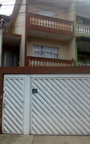 Casa à venda com 107m², 3 quartos e 2 vagas Casa à venda com 107m², 3 quartos e 2 vagasFachada