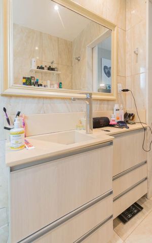 Apartamento à venda com 210m², 3 quartos e 2 vagasBanheiro Suíte 1