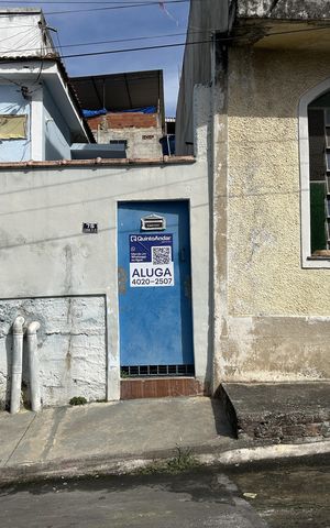Casa para alugar com 85m², 2 quartos e sem vagaFachada + placa