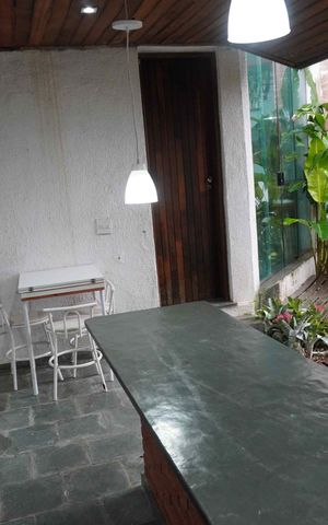 Casa de condomínio à venda com 585m², 5 quartos e 3 vagas Casa de condomínio à venda com 585m², 5 quartos e 3 vagasÁrea externa
