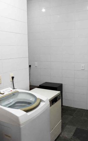 Casa de condomínio à venda com 585m², 5 quartos e 3 vagas Casa de condomínio à venda com 585m², 5 quartos e 3 vagasÁrea de Serviço