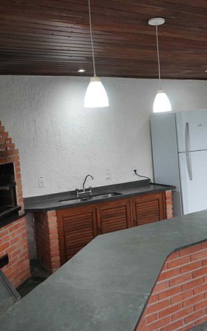 Casa de condomínio à venda com 585m², 5 quartos e 3 vagas Casa de condomínio à venda com 585m², 5 quartos e 3 vagasÁrea externa
