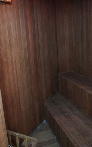 Casa de condomínio à venda com 585m², 5 quartos e 3 vagas Casa de condomínio à venda com 585m², 5 quartos e 3 vagasSauna