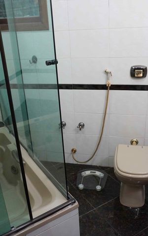 Casa de condomínio à venda com 585m², 5 quartos e 3 vagas Casa de condomínio à venda com 585m², 5 quartos e 3 vagasBanheiro - Suite2