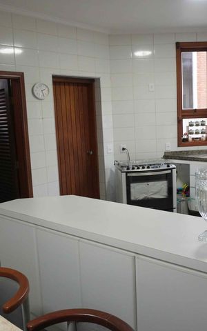 Casa de condomínio à venda com 585m², 5 quartos e 3 vagas Casa de condomínio à venda com 585m², 5 quartos e 3 vagasAr condicionadoCozinha