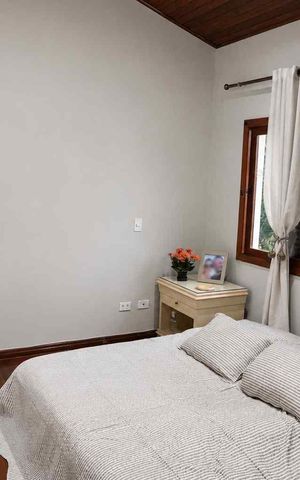 Casa de condomínio à venda com 585m², 5 quartos e 3 vagas Casa de condomínio à venda com 585m², 5 quartos e 3 vagasSuite2