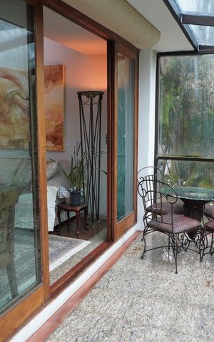 Casa de condomínio à venda com 585m², 5 quartos e 3 vagas Casa de condomínio à venda com 585m², 5 quartos e 3 vagasVaranda vidraçada