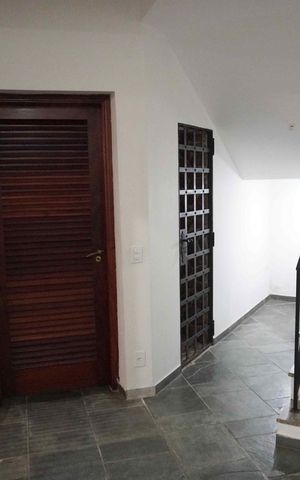 Casa de condomínio à venda com 585m², 5 quartos e 3 vagas
