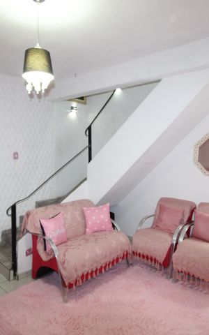 Casa à venda com 129m², 2 quartos e 1 vagaSala