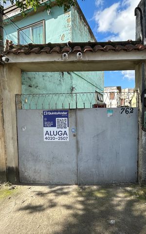 Casa para alugar com 55m², 2 quartos e sem vagaFachada + placa