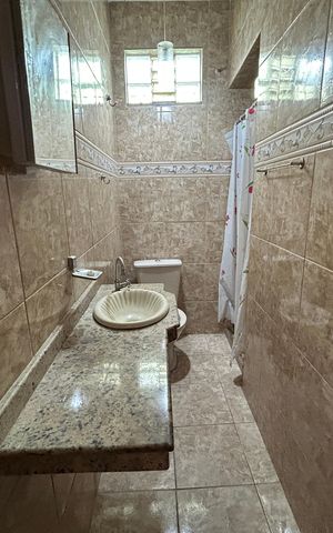 Casa para alugar com 55m², 2 quartos e sem vagaBanheiro