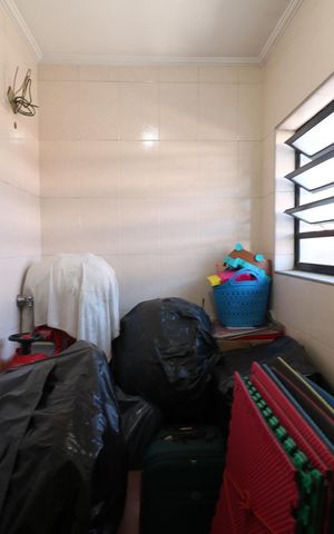 Casa à venda com 350m², 3 quartos e 3 vagas Casa à venda com 350m², 3 quartos e 3 vagasCasa 2