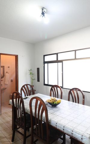 Casa à venda com 350m², 3 quartos e 3 vagas Casa à venda com 350m², 3 quartos e 3 vagasCasa 2