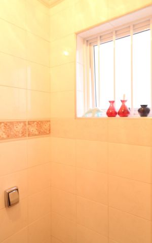 Casa à venda com 350m², 3 quartos e 3 vagas Casa à venda com 350m², 3 quartos e 3 vagasLavabo