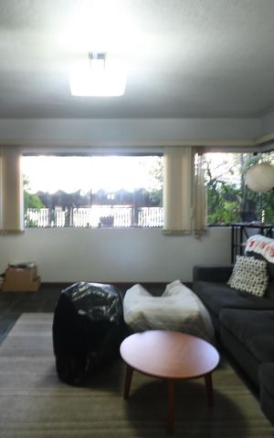 Casa à venda com 350m², 3 quartos e 3 vagas Casa à venda com 350m², 3 quartos e 3 vagasSala