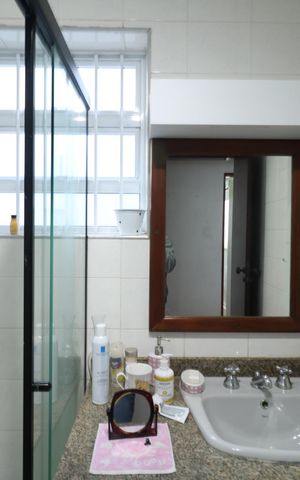 Casa à venda com 350m², 3 quartos e 3 vagas Casa à venda com 350m², 3 quartos e 3 vagasBanheiro Social