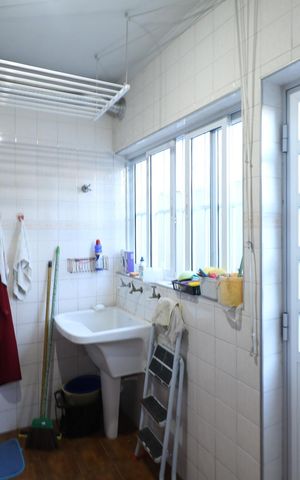 Casa à venda com 350m², 3 quartos e 3 vagas Casa à venda com 350m², 3 quartos e 3 vagasÁrea de Serviço