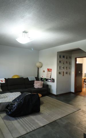 Casa à venda com 350m², 3 quartos e 3 vagas Casa à venda com 350m², 3 quartos e 3 vagasSala