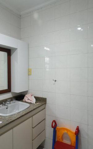 Casa à venda com 350m², 3 quartos e 3 vagas Casa à venda com 350m², 3 quartos e 3 vagasBanheiro Social
