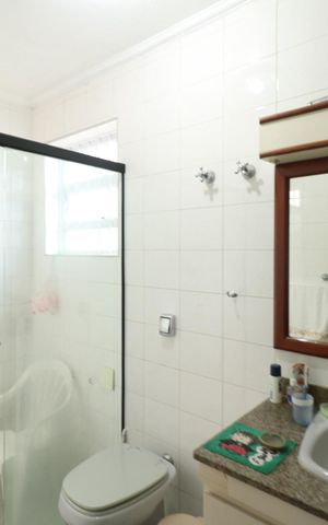 Casa à venda com 350m², 3 quartos e 3 vagas Casa à venda com 350m², 3 quartos e 3 vagasBanheiro da Suíte