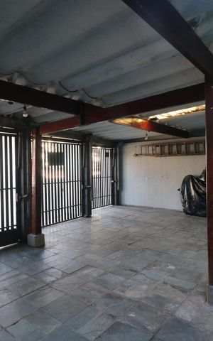 Casa à venda com 350m², 3 quartos e 3 vagas Casa à venda com 350m², 3 quartos e 3 vagasGaragem
