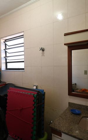 Casa à venda com 350m², 3 quartos e 3 vagas Casa à venda com 350m², 3 quartos e 3 vagasCasa 2