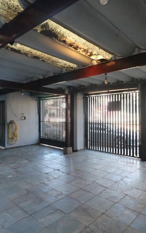 Casa à venda com 350m², 3 quartos e 3 vagas Casa à venda com 350m², 3 quartos e 3 vagasGaragem