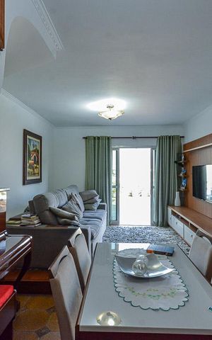 Casa à venda com 150m², 3 quartos e 3 vagas Casa à venda com 150m², 3 quartos e 3 vagasSala
