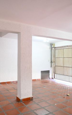 Casa à venda com 220m², 3 quartos e 2 vagas Casa à venda com 220m², 3 quartos e 2 vagasGaragem