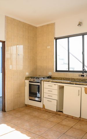 Casa à venda com 220m², 3 quartos e 2 vagas Casa à venda com 220m², 3 quartos e 2 vagasCozinha