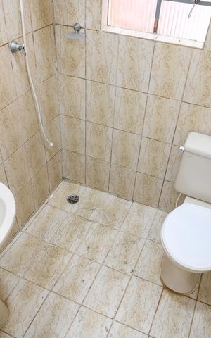 Casa à venda com 220m², 3 quartos e 2 vagas Casa à venda com 220m², 3 quartos e 2 vagasEdícula