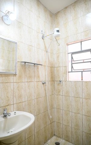 Casa à venda com 220m², 3 quartos e 2 vagas Casa à venda com 220m², 3 quartos e 2 vagasEdícula