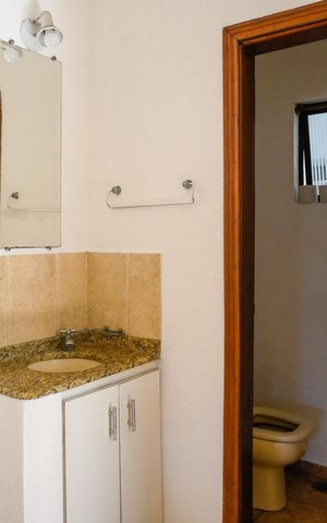 Casa à venda com 220m², 3 quartos e 2 vagas Casa à venda com 220m², 3 quartos e 2 vagasLavabo