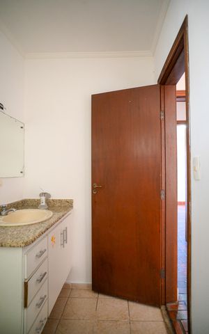Casa à venda com 220m², 3 quartos e 2 vagas Casa à venda com 220m², 3 quartos e 2 vagasBanheiro Quarto 3 - Suite