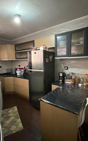 Casa à venda com 142m², 4 quartos e 2 vagas Casa à venda com 142m², 4 quartos e 2 vagasCozinha