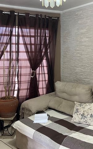 Casa à venda com 142m², 4 quartos e 2 vagas Casa à venda com 142m², 4 quartos e 2 vagasSala