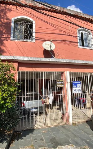 Casa à venda com 142m², 4 quartos e 2 vagas Casa à venda com 142m², 4 quartos e 2 vagasFachada com