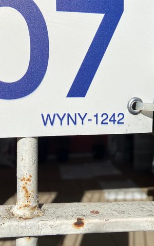 Casa à venda com 142m², 4 quartos e 2 vagas Casa à venda com 142m², 4 quartos e 2 vagasCódigo da placa WYNY - 1242