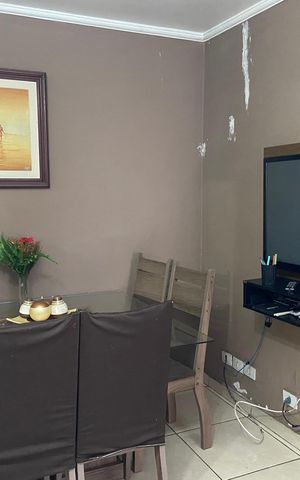 Casa à venda com 142m², 4 quartos e 2 vagas Casa à venda com 142m², 4 quartos e 2 vagasSala